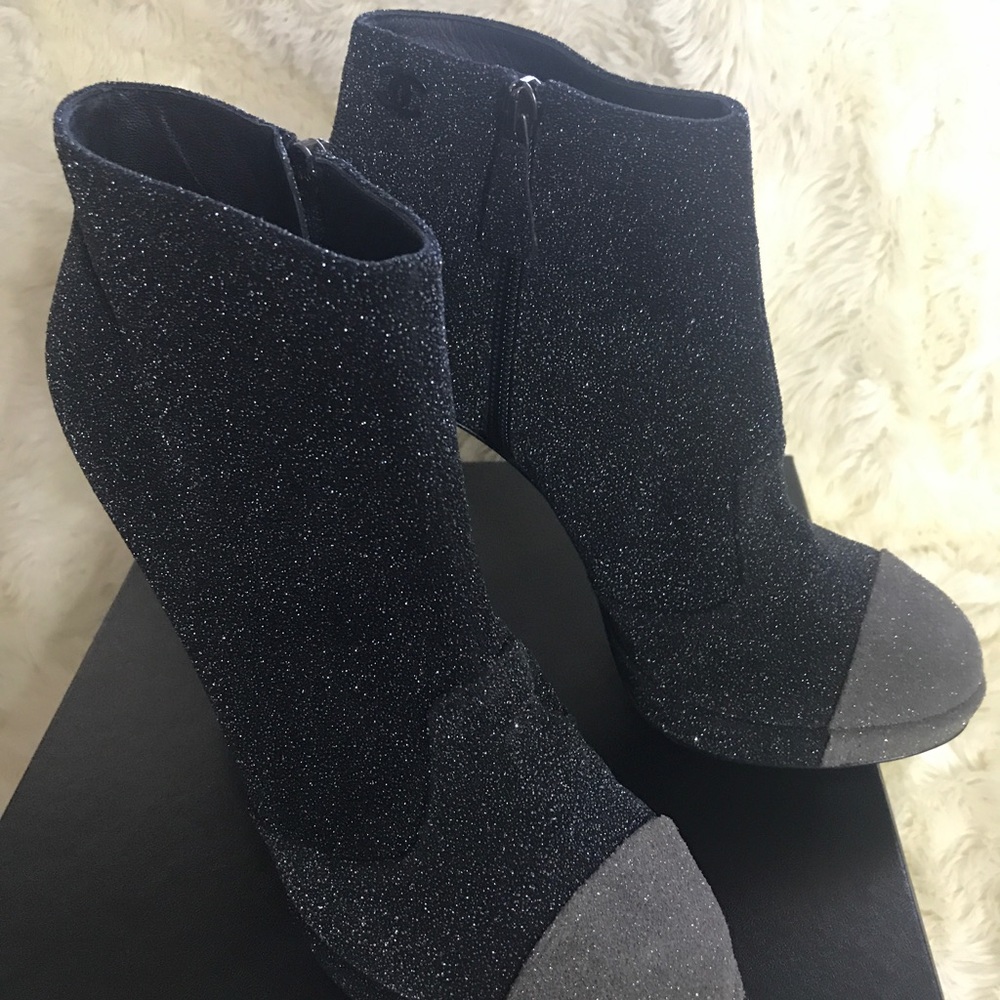 Authentic CHANEL Glitter Leather Platform booties - Picture 5 of 8